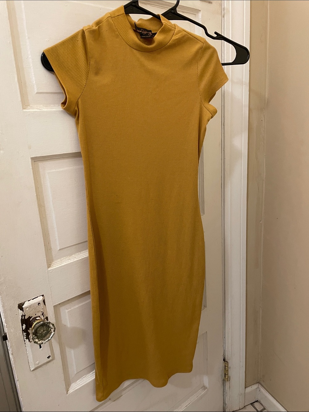 Mustard Short-Sleeve Midi Dress - Classic Ribbed Style